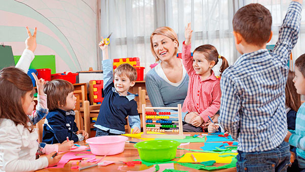 Congratulazioni per il Teacher's Day 2017 in prosa, poesia e immagini