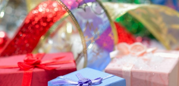 Presentare un regalo in un modo originale e insolito o come sorprendere il colpevole della celebrazione!