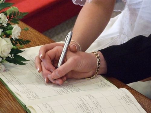 Registrazione del matrimonio nell'ufficio del registro