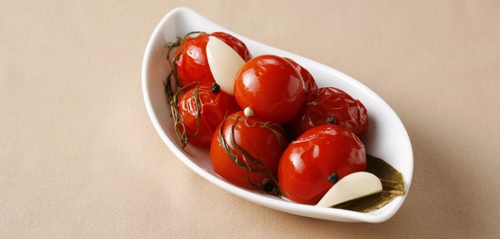 Modi di pickling dei pomodori