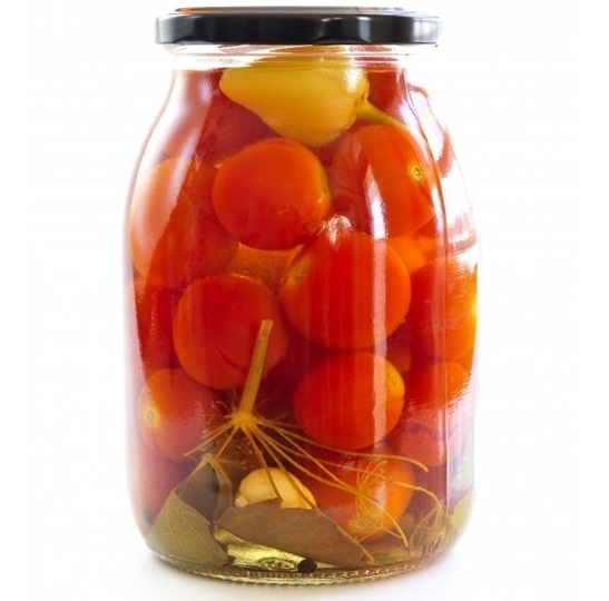Pomodori salati per l'inverno in lattina