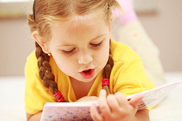 Poesie per la prima elementare sulla linea in onore del Knowledge Day, 1 settembre