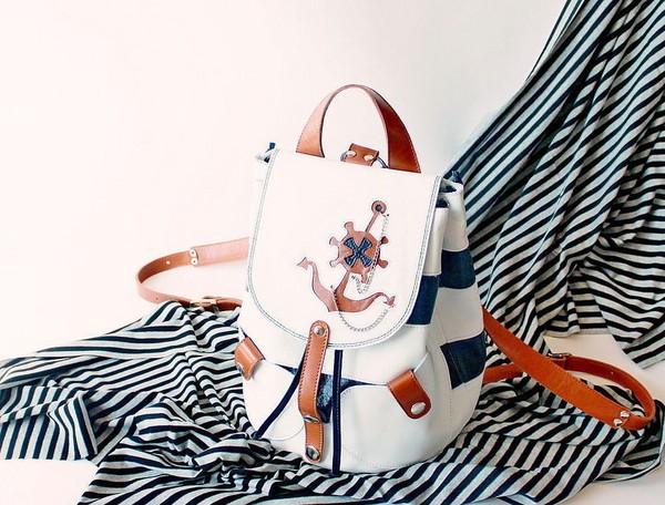 Accessori alla moda per un viaggiatore avido