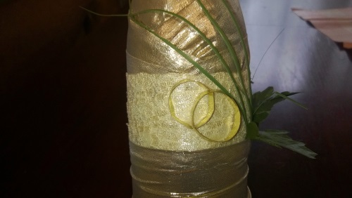 Decorare lo champagne nuziale con le tue mani