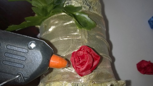 Decorare lo champagne nuziale con le tue mani