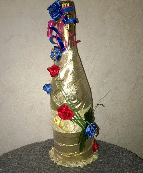 Decorare lo champagne nuziale con le tue mani