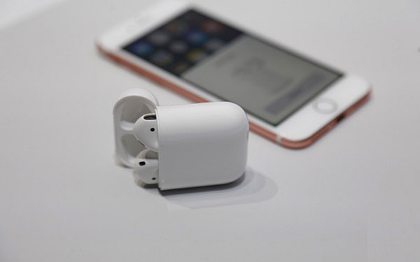 Suono senza frontiere: cuffie senza fili Apple AirPods