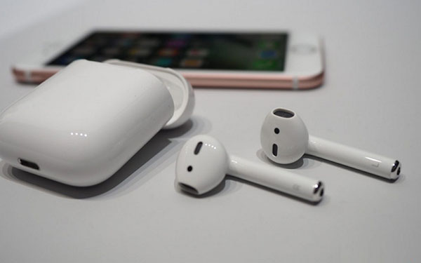 Suono senza frontiere: cuffie senza fili Apple AirPods