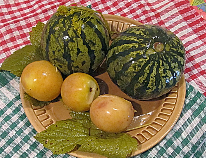 Cocomeri salanti per l'inverno in botte Cocomeri salanti per l'inverno in botte