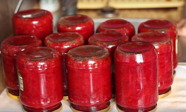 Borsch per l'inverno in lattina, ricette per preparazioni con barbabietole e cavoli, passata di pomodoro e senza di essa