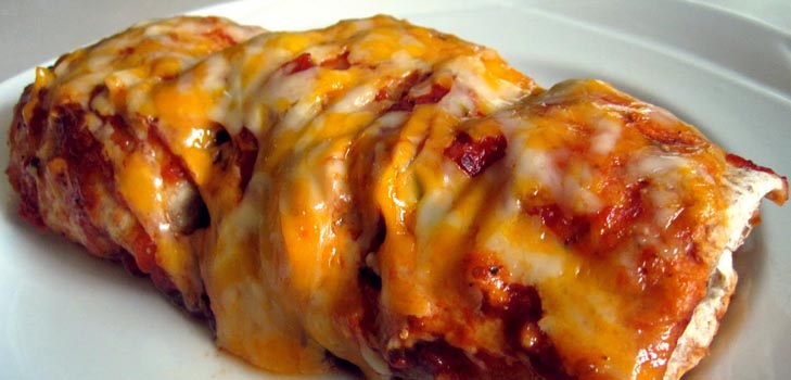 Enchiladas con fagioli e verdure radicate
