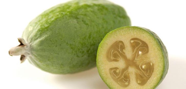 Feijoa con miele, una ricetta con una foto