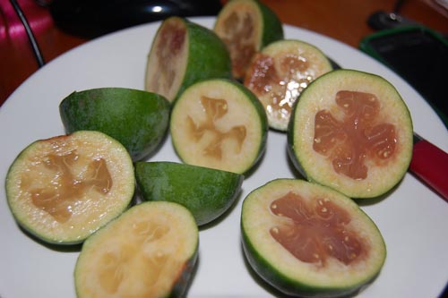 Feijoa con miele, una ricetta con una foto
