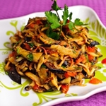 Foto di una ricetta per insalata di melanzane fritte con pomodori