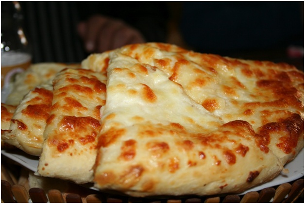 khachapuri con formaggio