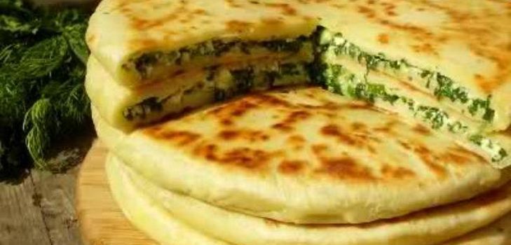 Puoi fare khachapuri su kefir o panna acida. Come ripieno utilizzare uova o carne. Allo stesso tempo, più si allontana dalla ricetta classica, più sarà difficile chiamare il tuo capolavoro culinario reale khachapuri. 