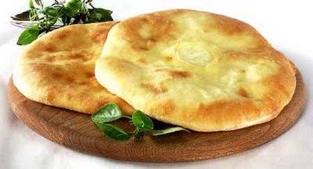 Puoi fare khachapuri su kefir o panna acida. Come ripieno utilizzare uova o carne. Allo stesso tempo, più si allontana dalla ricetta classica, più sarà difficile chiamare il tuo capolavoro culinario reale khachapuri. 