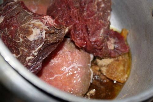 Ricetta per carne di manzo con prugne nel multivark - passo dopo passo con la foto