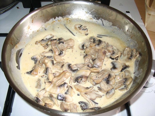 Caviale di funghi dai funghi freschi