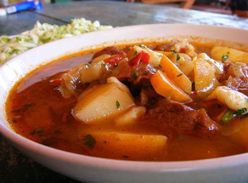 Goulash di manzo con patate