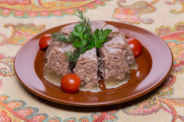 Ricette di un raffreddore con foto fatte passo dopo passo - da maiale, stinco, manzo, cosce di pollo, con gelatina