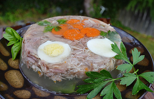 Ricette di un raffreddore con foto fatte passo dopo passo - da maiale, stinco, manzo, cosce di pollo, con gelatina