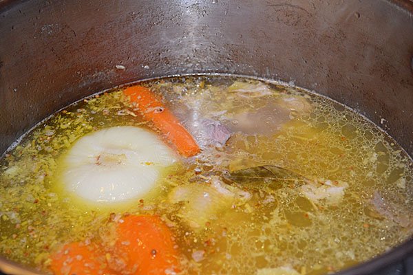 Ricette di un raffreddore con foto fatte passo dopo passo - da maiale, stinco, manzo, cosce di pollo, con gelatina