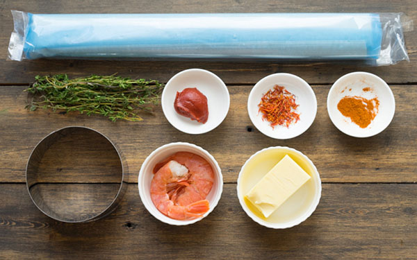 Idea per il pranzo: mini piccante pizza con gamberi