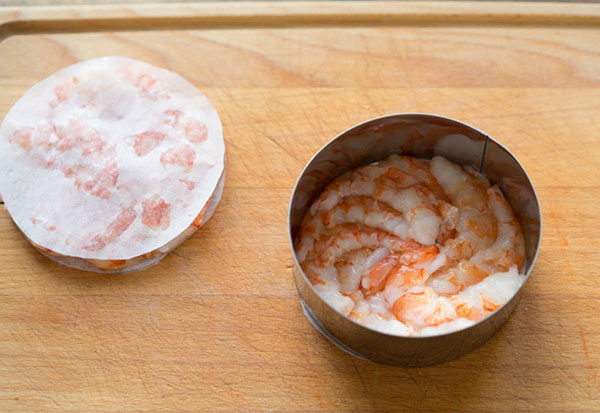 Idea per il pranzo: mini piccante pizza con gamberi
