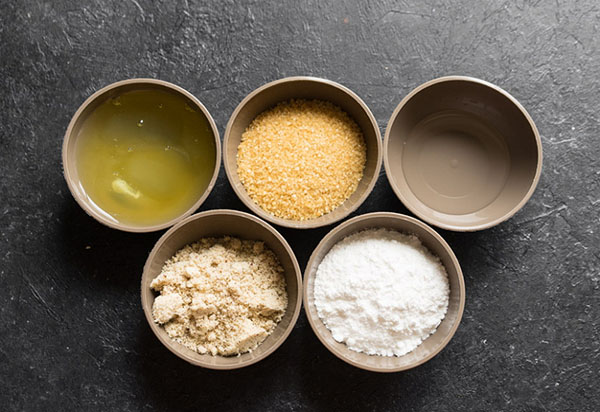 Elegante e semplice ricetta per la meringa di noce