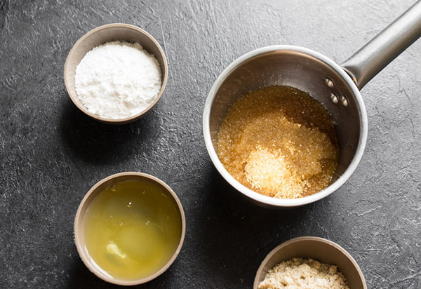 Elegante e semplice ricetta per la meringa di noce
