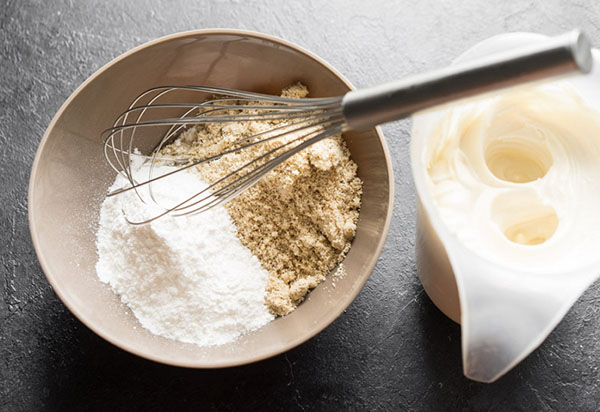 Elegante e semplice ricetta per la meringa di noce