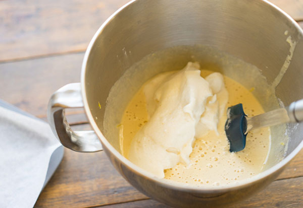 Una ricetta raffinata: un rotolo con crema cremosa