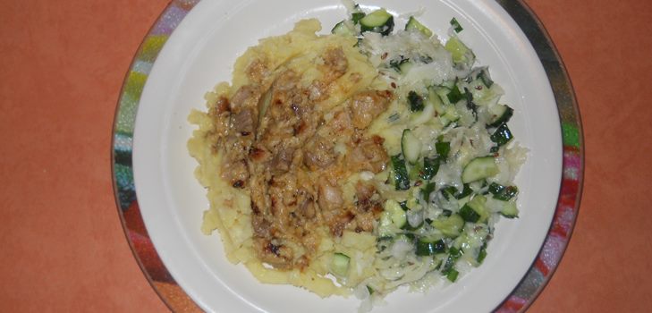 Maiale in una salsa cremosa in un multivarch