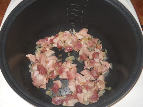 Maiale in una salsa cremosa in un multivarch