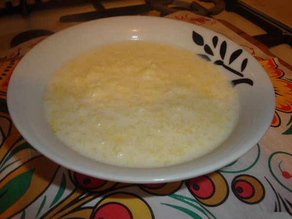 mirtillo porridge sul latte porridge di miglio classico