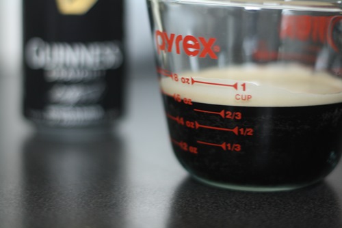 Come cuocere i biscotti sulla birra: una semplice ricetta con una foto