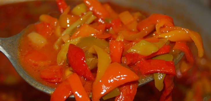 Come cuocere il leco di pepe e pomodori per l'inverno - una semplice ricetta