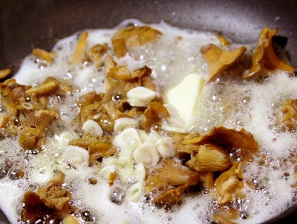 Come cucinare i finferli in una padella