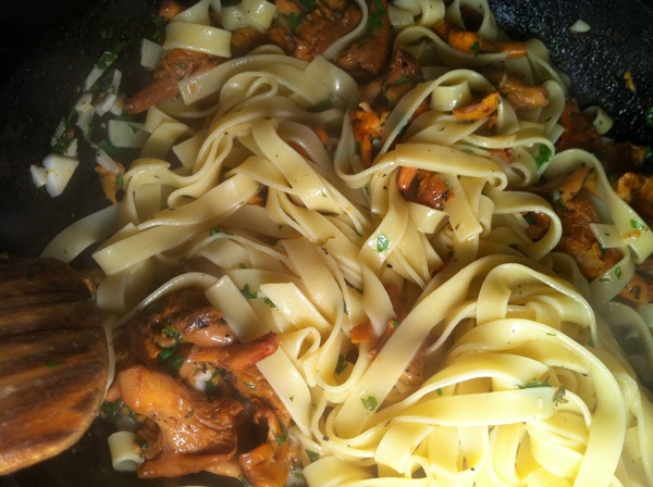 Come cucinare i finferli in una padella