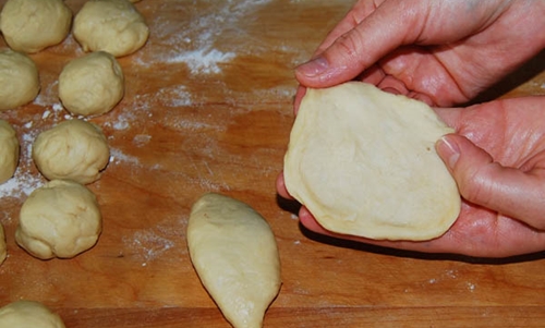 Come cuocere torte con patate in forno - passo dopo passo ricetta fotografica Foto di una ricetta di torte con patate