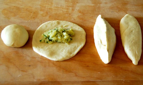 Come cuocere torte con patate in forno - passo dopo passo ricetta fotografica Foto di una ricetta di torte con patate