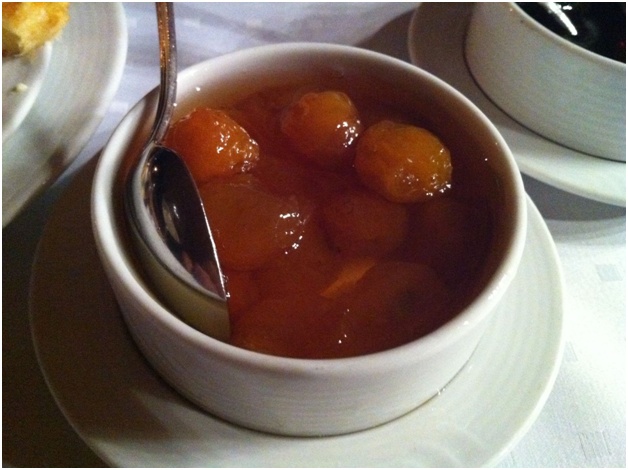 marmellata in una tazza