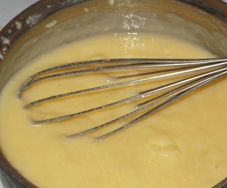 Come fare una crema per cappuccino: crema pasticcera, formaggio e crema di latte condensato, una ricetta con una foto