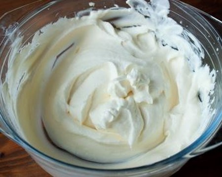 Come fare una crema per cappuccino: crema pasticcera, formaggio e crema di latte condensato, una ricetta con una foto
