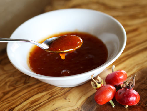 Come preparare la marmellata da un dogrose per l'inverno: la ricetta per uno spuntino di cinque minuti