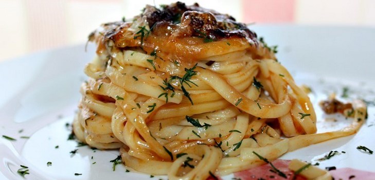 Ricetta per gustosi nidi di MACFFA con carne macinata e pomodoro