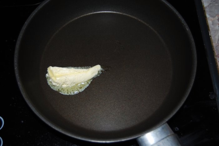 burro su una padella