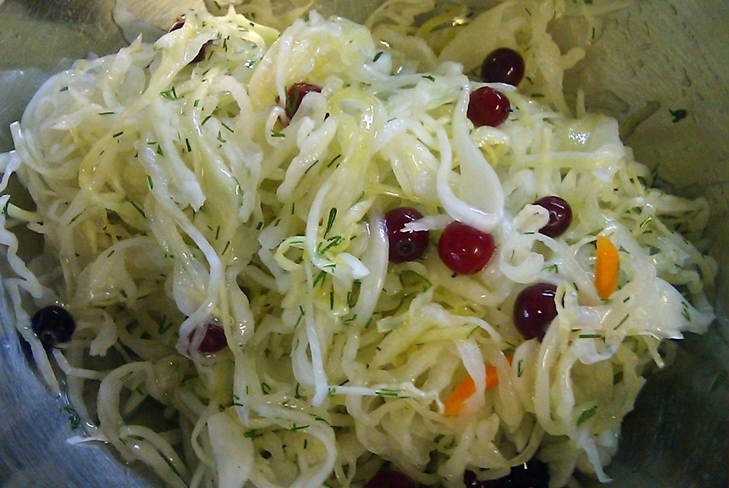 Cavolo con cetriolo per l'inverno