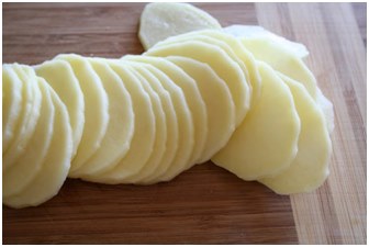 patate tagliate uniformemente abbiamo tagliato le patate